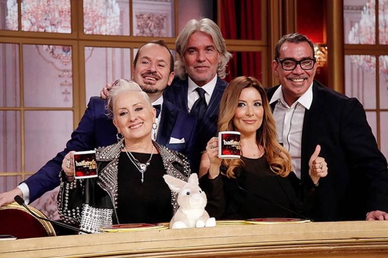 Zazzaroni svela perché Milly Carlucci non cambia giuria di Ballando