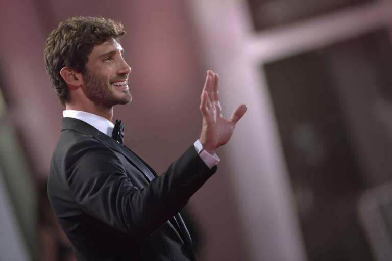 Stefano De Martino Contro Amadeus Pronto A Soffiare Il Posto Ad