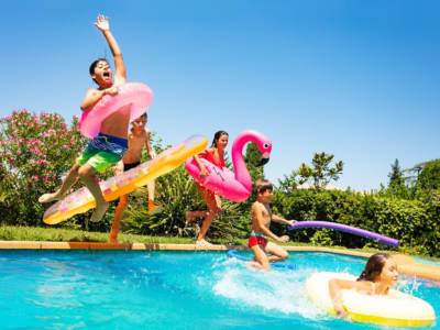 Come organizzare festa in piscina con bambini