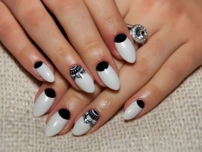 Come fare la moon manicure