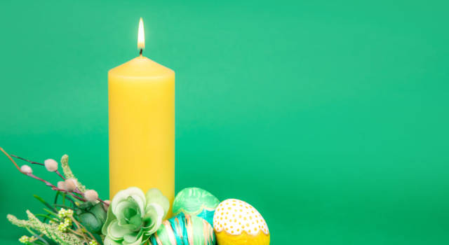 Centrotavola di Pasqua con le candele