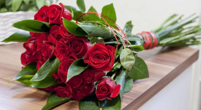 Significato bouquet fiori d’arancio e rose rosse