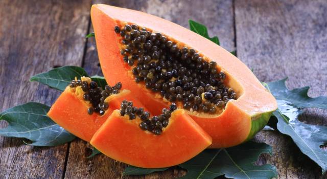 Tutto sulla papaya: un delizioso frutto tropicale ricco di proprietà benefiche