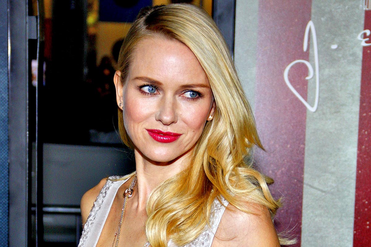 Naomi Watts, la menopausa a 36 anni: “Ero fuori controllo”