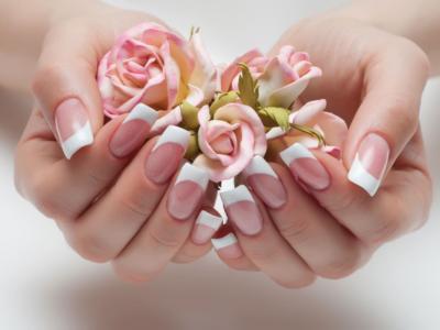 Come fare la french manicure con adesivi