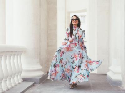 Come indossare un maxi dress Anni 70 in inverno