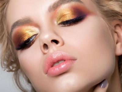 Come fare un trucco con ombretto oro e marrone