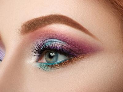 Come fare un trucco con ombretto oro e rosa