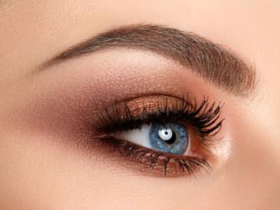 trucco occhi azzurri smokey eyes