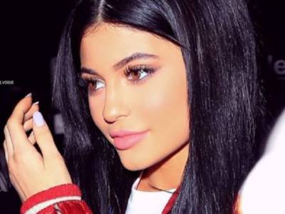 Kylie Jenner sexy selfie in intimo che fa impazzire il web