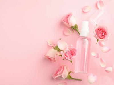 lozione spray acqua alle rose