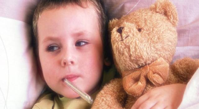 Farmaci contro tosse e raffreddore: controindicazioni per i bambini