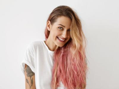 ragazza capelli rosa