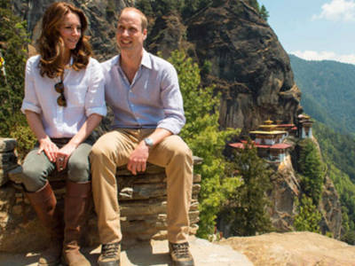 Bhoutan, William e Kate in visita al monastero di Taktsang – VIDEO