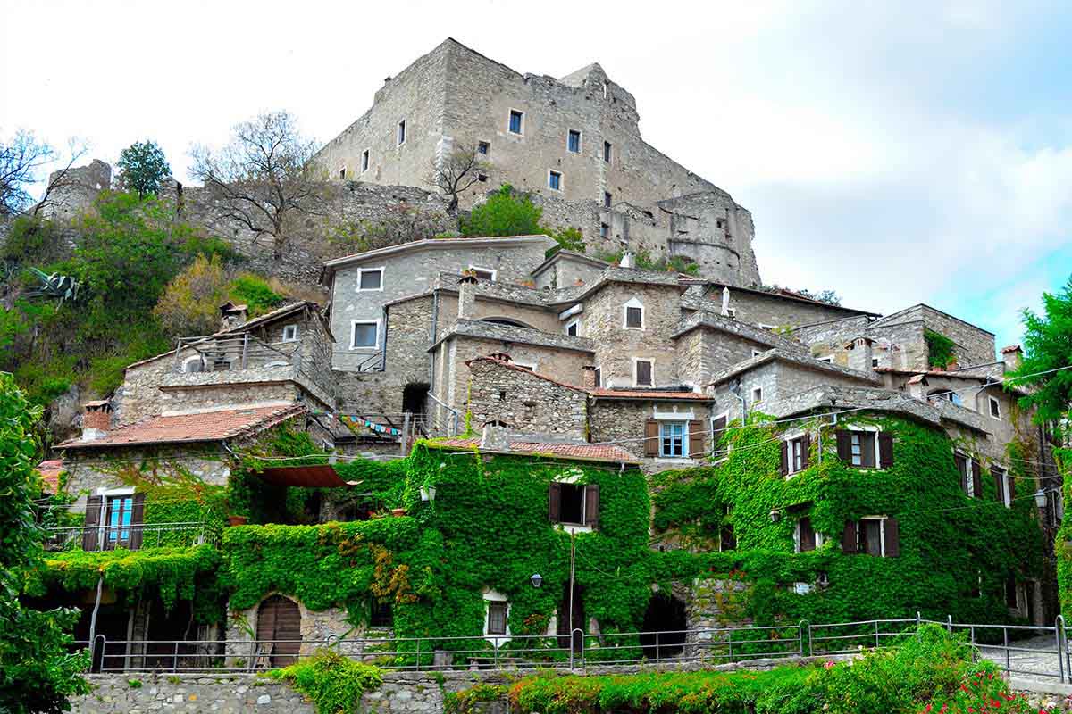 castelvecchio di rocca barbena