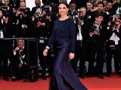 A Cannes il red carpet di Juliette Binoche con lo strascico