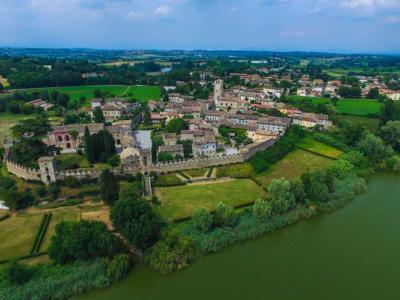 Castellaro Lagusello borgo castello Mantova