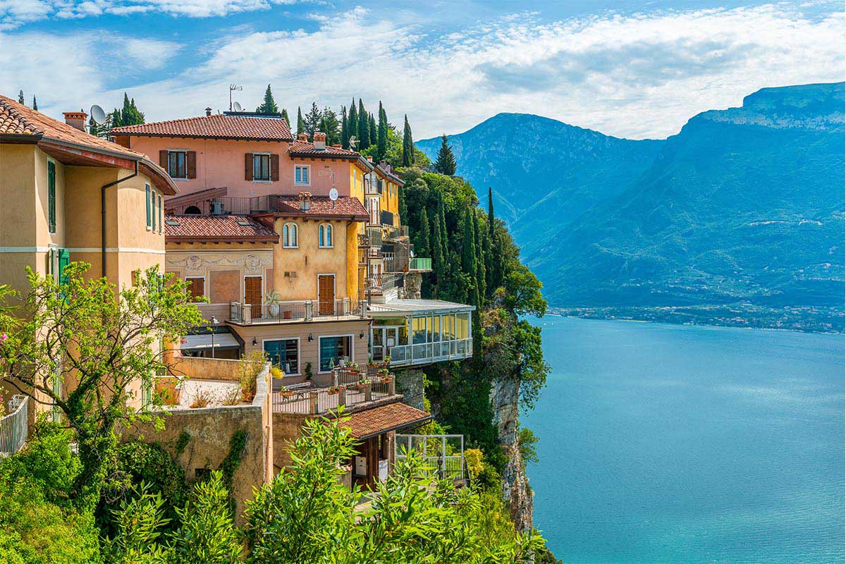 tremosine sul garda borgo lombardia