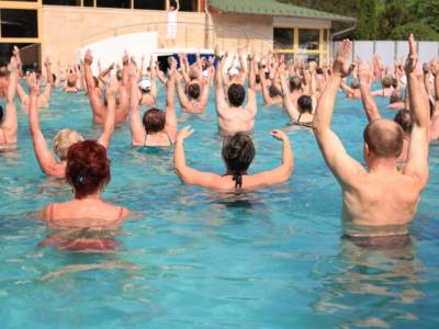 Gruppo Zumba in piscina