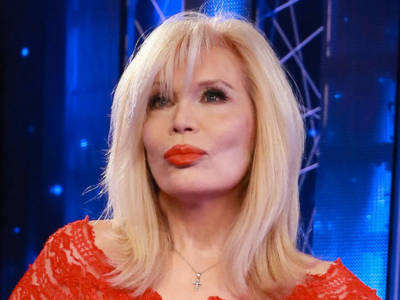 Amanda Lear a Dagospia: dichiarazioni piccanti su Barbara D’Urso