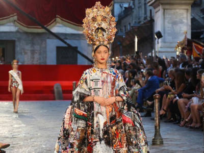 Napoli seduce Dolce&Gabbana, la sfilata a San Gregorio Armeno