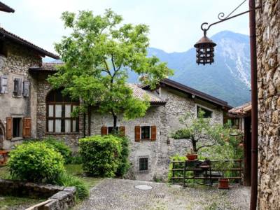 Trentino borgo medievale Canale di Tenno