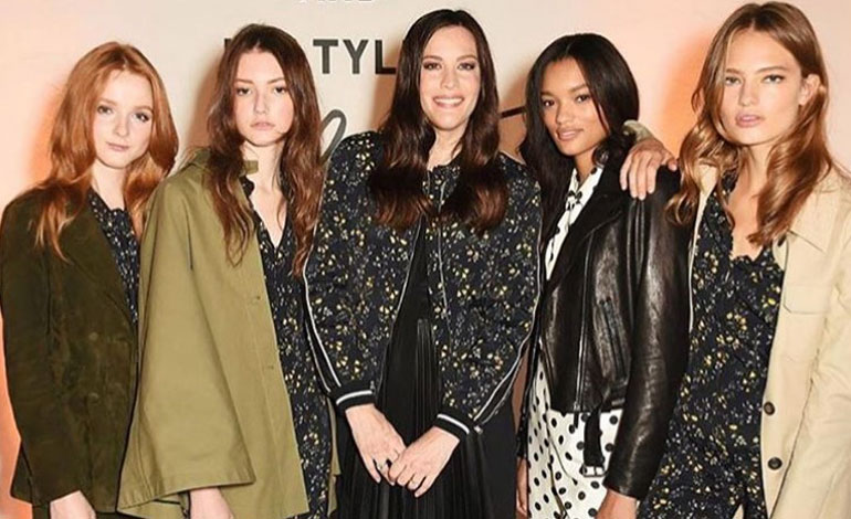 Femminile e hippie, la collezione Belstaff firmata da Liv Tyler