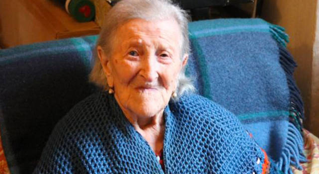 Emma fa 117 anni, è la più anziana al mondo. Il segreto? Le uova