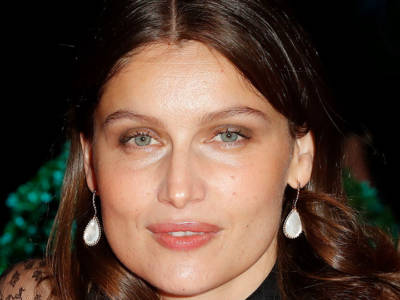 Matrimonio a sorpresa per Laetitia Casta, splendida sposa sulla spiaggia