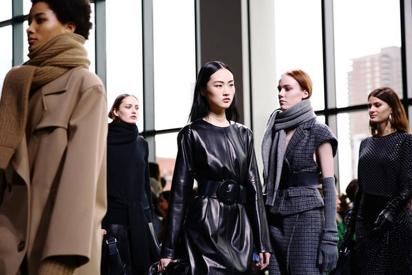 Michael Kors: una collezione all’insegna del layering e dei materiali caldi