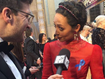 Perché le star hanno indossato un nastro blu agli Oscar 2017?