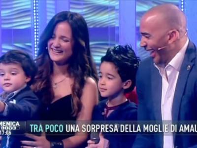 Amaurys Perez in lacrime a Domenica Live: incontra la mamma dopo 2 anni