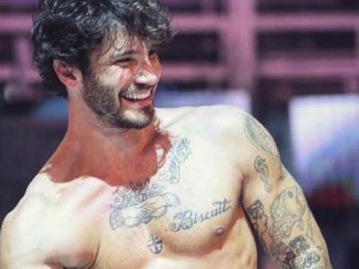 Tutti i tatuaggi di Stefano De Martino: ce n’è uno per ogni fidanzata