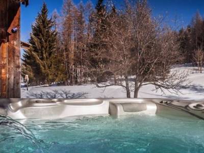 Dentro lo chalet a Cortina di Gianluca Vacchi