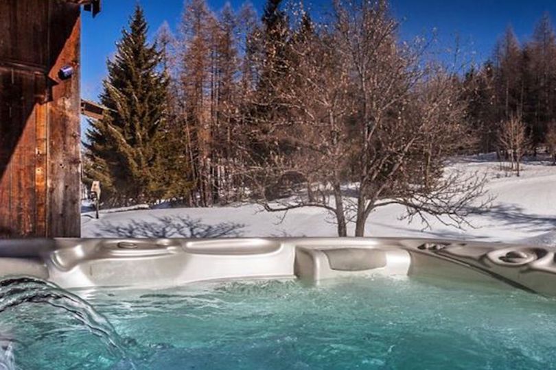 Dentro lo chalet a Cortina di Gianluca Vacchi