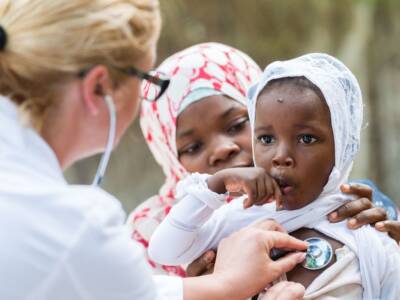 Giornata mondiale contro la malaria medico bambino africa