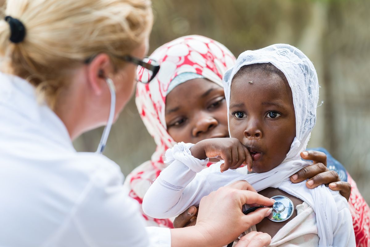 Giornata mondiale contro la malaria medico bambino africa