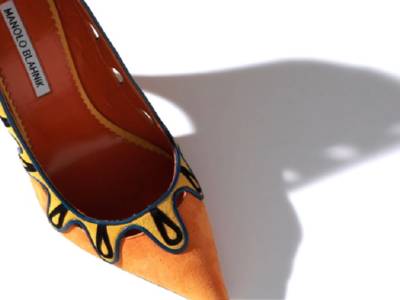 Vita e carriera di Manolo Blahnik, lo stilista preferito di Carrie Bradshaw