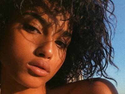 6 curiosità su Imaan Hammam, la modella scoperta per caso alla stazione di Amsterdam