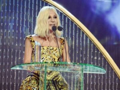 Donatella Versace ai Fashion Awards 2017