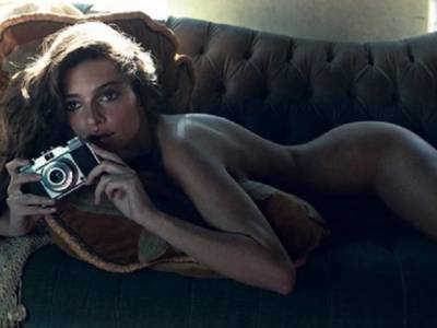 Emily Ratajkowski: il servizio super sensuale per Vanity Fair