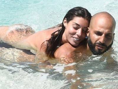 Bianca Atzei e Jonathan: bagno piccante senza bikini!