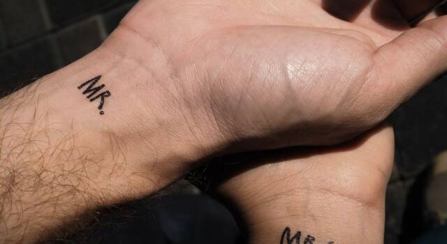 Idee per tatuaggi di coppia per ogni persona, dal fidanzato all&#8217;amica del cuore