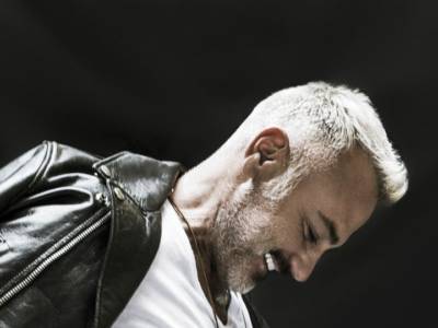 Gianluca Vacchi balla sui tacchi a spillo: il video è virale!