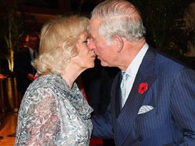 Carlo e Camilla: perché i reali non posso baciarsi in pubblico e loro sì?