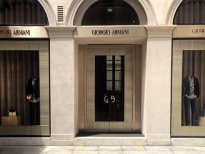 Armani lascia via Montenapoleone: arriva Louis Vuitton!