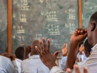 Ragazzi scuola Africa lezione