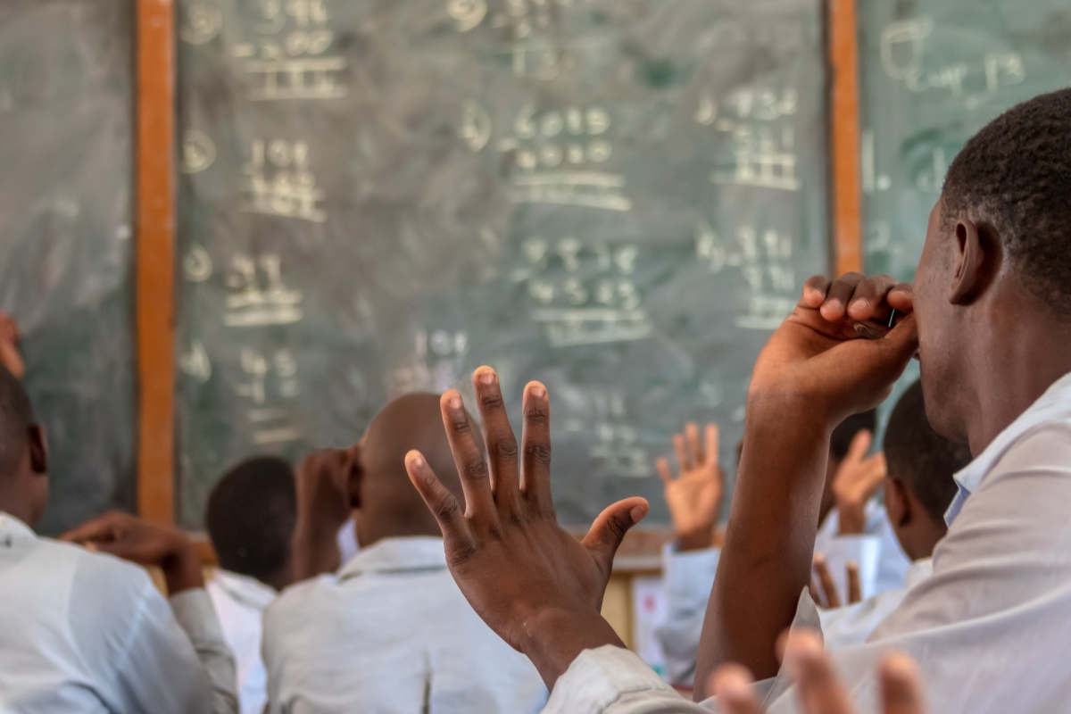 Ragazzi scuola Africa lezione