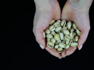 mani con pistacchi