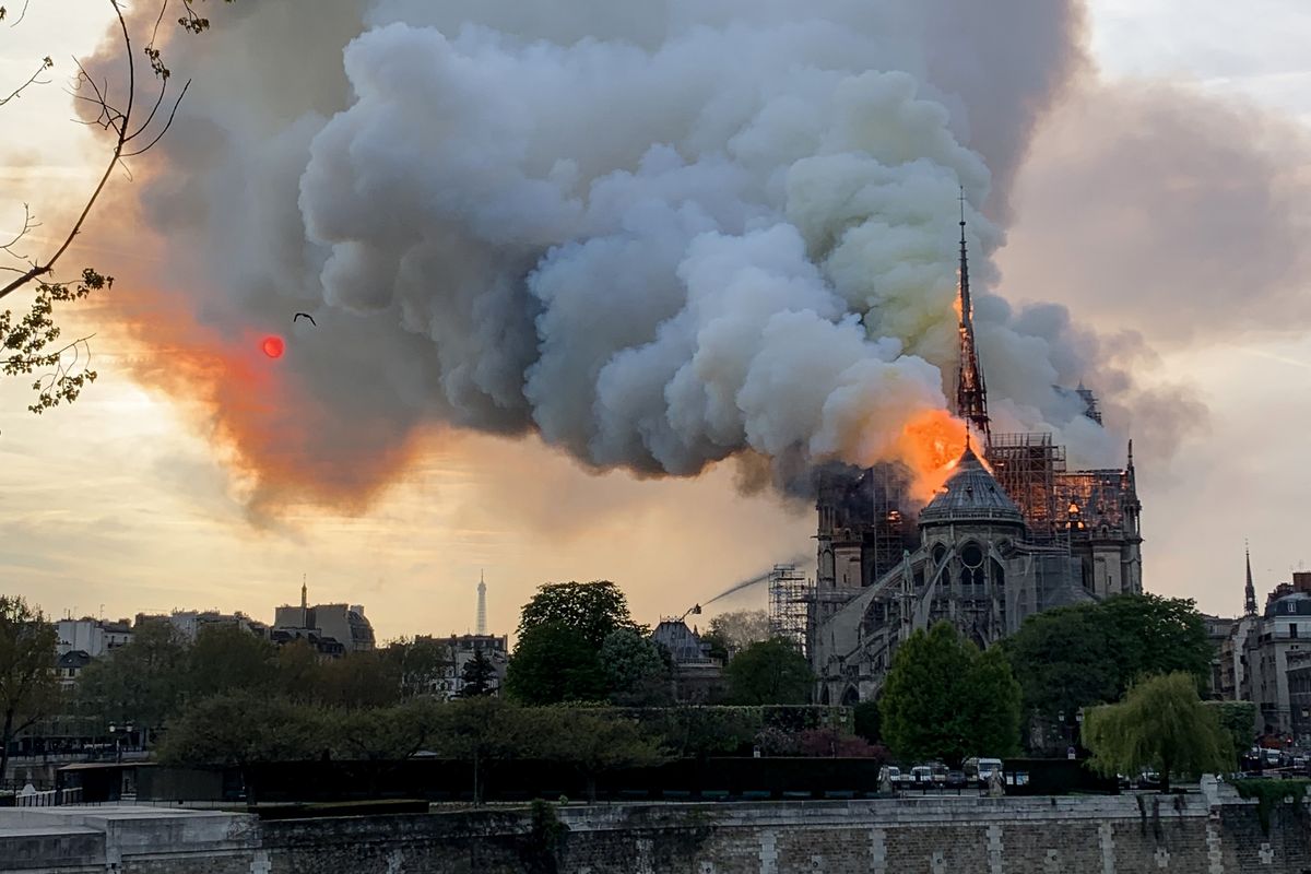 Incendio Notre Dame de Paris: le reazioni sul web